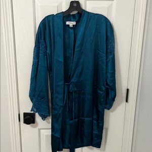 Elegant Teal Lace Trim Robe